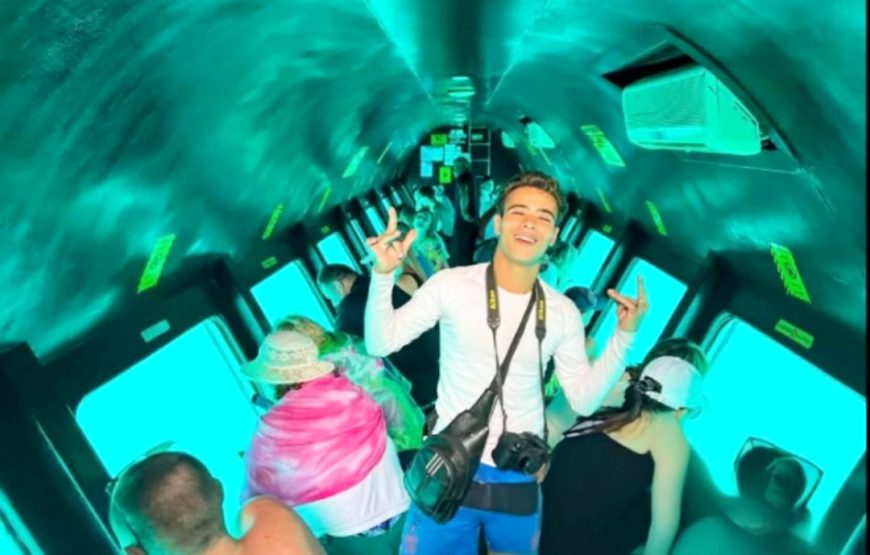 Сурер Эль-Гуна на яахте ( Египетская Венеция )