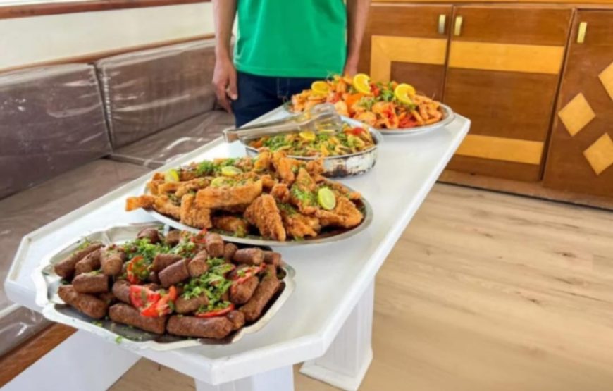 Сурер Эль-Гуна на яахте ( Египетская Венеция )