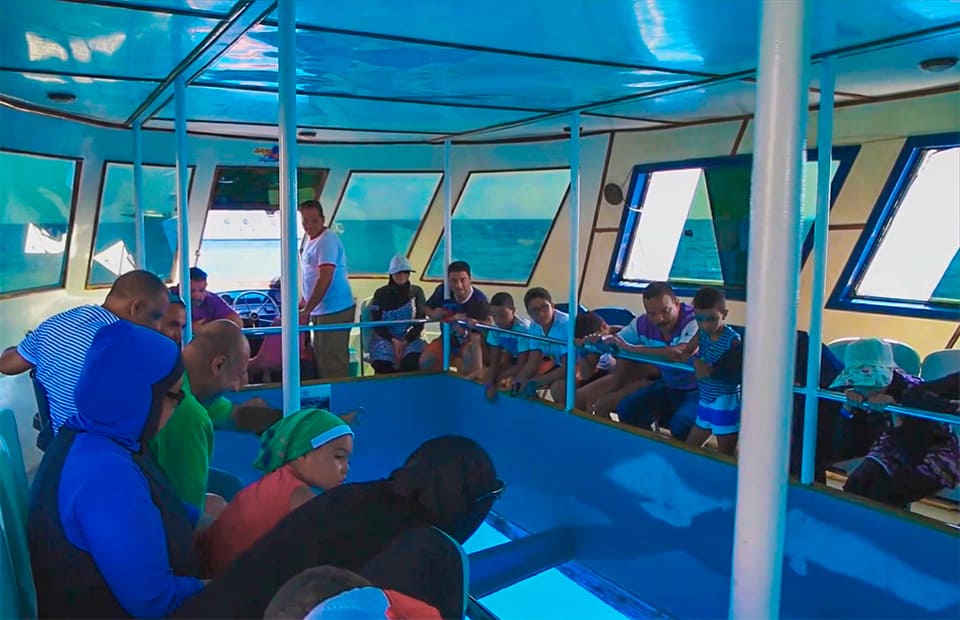 Лодка со стеклянным дном